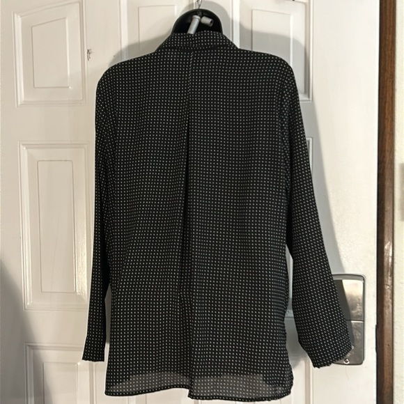 LIZ CLAIBORNE POLKA DOP DRESSY BLOUSE SIZE PM - Picture 4 of 15